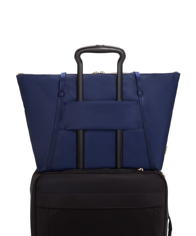 TUMI VOYAGEUR 「キュー」トート インディゴ/ライト ゴールド