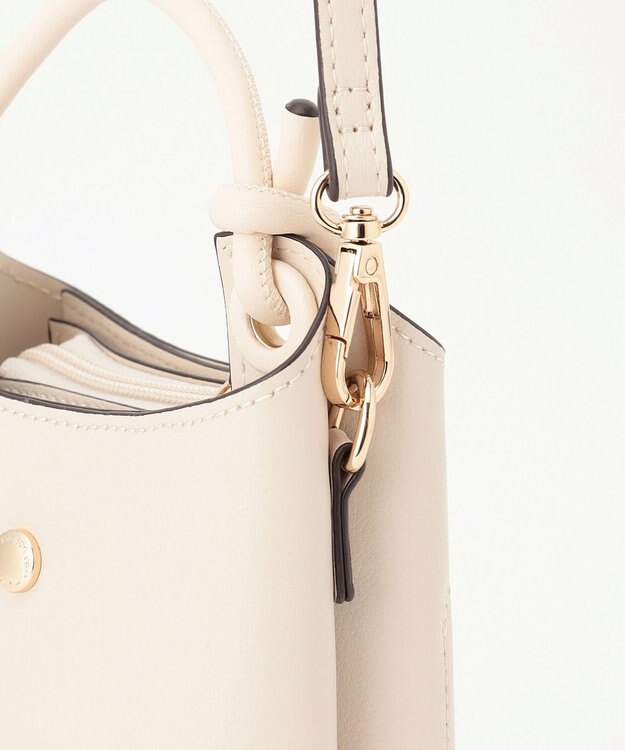 LA BAGAGERIE 【maison vert】 【多収納】ノットデザインポシェット アイボリー