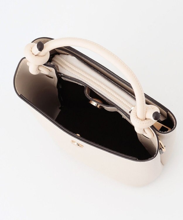 LA BAGAGERIE 【maison vert】 【多収納】ノットデザインポシェット アイボリー