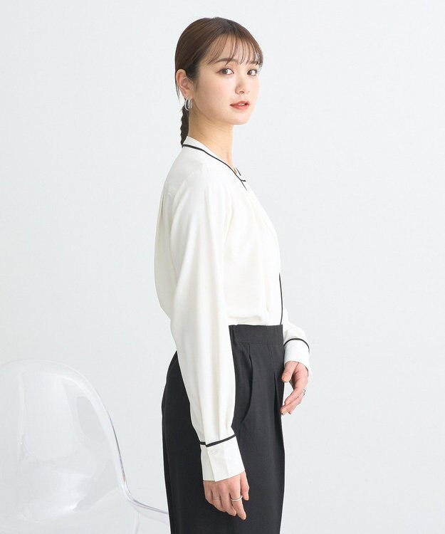 earth music&ecology バイカラータックブラウス Off White