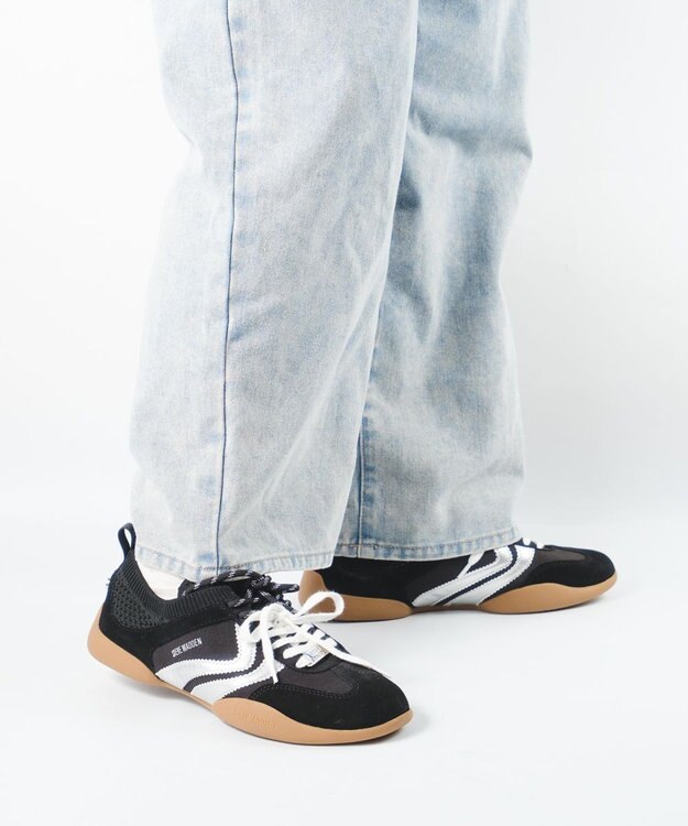 STEVE MADDEN BISCOTTI レトロコートニットスニーカー ブラックシルバー