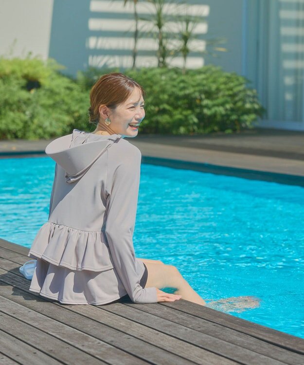 Ocean Pacific】フェイスガード付き バックフリル ラッシュガード