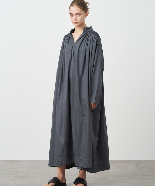 ATON MICRO COTTON SATIN | ギャザードレス CHARCOAL GRAY