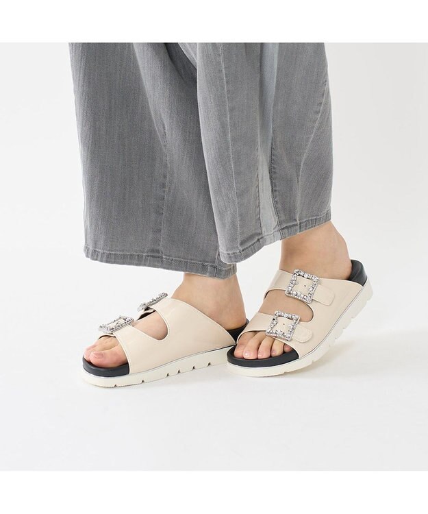 MODE ET JACOMO <carino>厚底ビジューバックルサンダル アイボリー