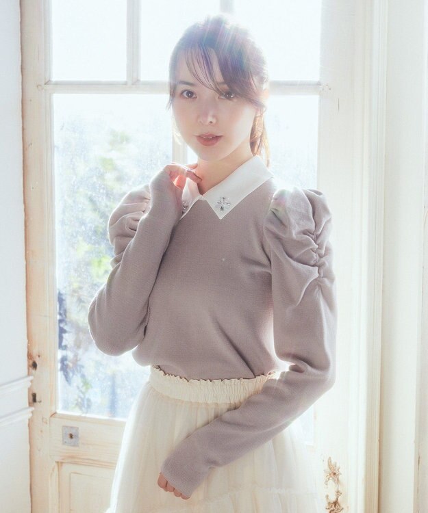 襟ビジュー付きニットプルオーバー / earth music&ecology