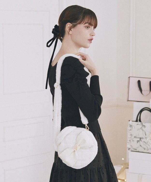 Maison de FLEUR フェイクファーパールリボンラウンドバッグ White