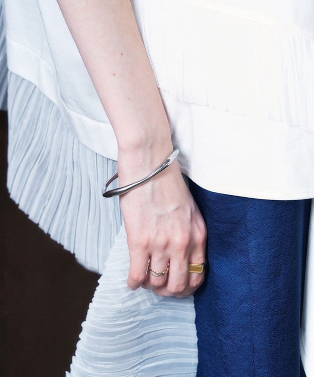 YECCA VECCA ステンレスC型バングル Silver