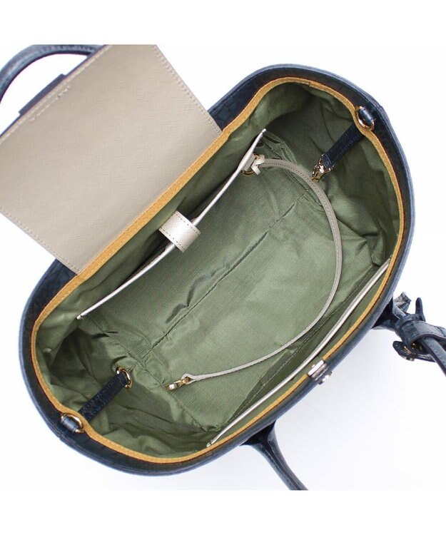 A.D.M.J. 【牛革】クロコ型押しキューブトート21cm(ショルダーストラップ付) マリーン