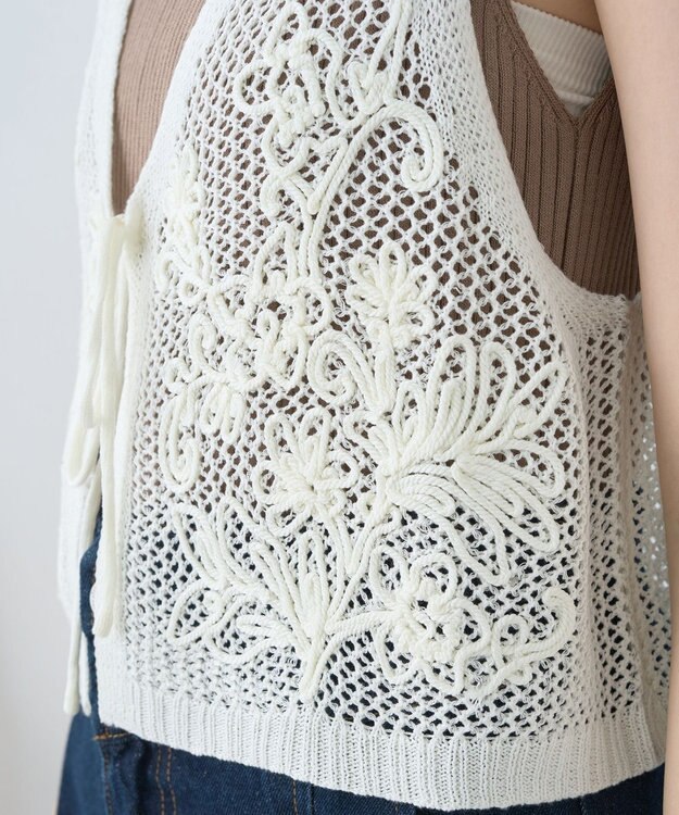 earth music&ecology フラワー刺繍メッシュベスト Off White