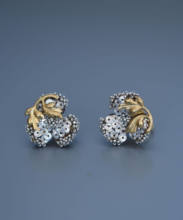 monshiro シュウメイギクビジュー ピアス ホワイト×シルバー