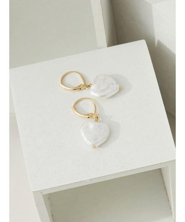 Green Parks ・ＨＡＬＦ　ＴＩＭＥ　ハートパールピアス White