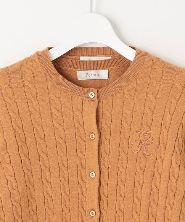 Feroux 【古畑星夏さん着用・アンサンブル】ロゴ刺繍入りケーブルアンサンブル ニット キャメル系