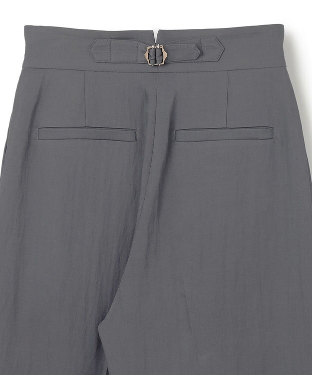 uncrave ドレープツイル ワイドパンツ ブルーグレー（佐藤晴美さん着用）