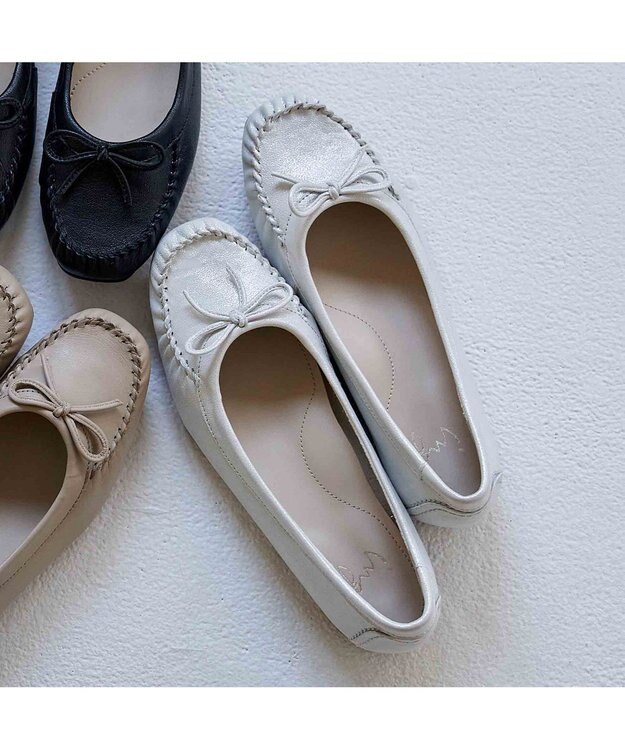 ing <ing>リボンモカシンシューズ シルバー