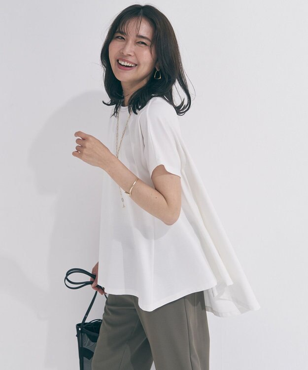 UNFILO 【一部店舗限定カラー】BEAUTY FORM-T フレアTシャツ オフ