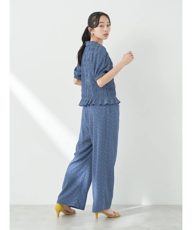 earth music&ecology 花柄パフスリシャーリングブラウス Navy