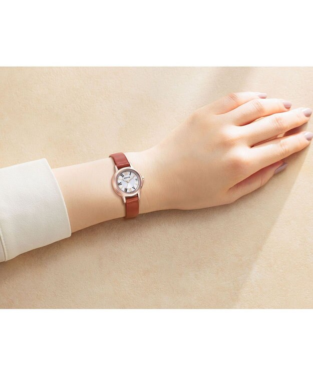 CITIZEN 【クラシカルなソーラーテックモデル】小ぶりなケースに赤いバンドがアクセントの腕時計 ピンクゴールド