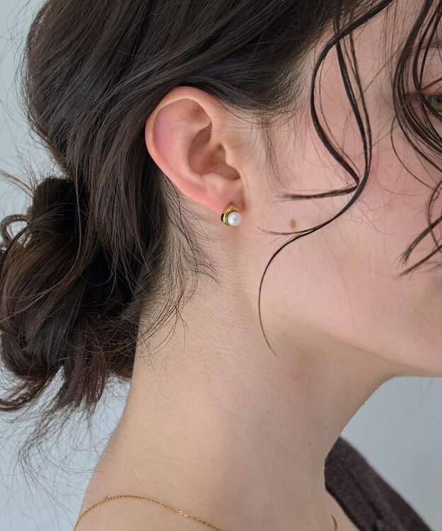 Phoebe 〈金属アレルギー対応〉ニュアンスメタルドロップパールピアス/ゴールド　淡水パール/天然パール ゴールド