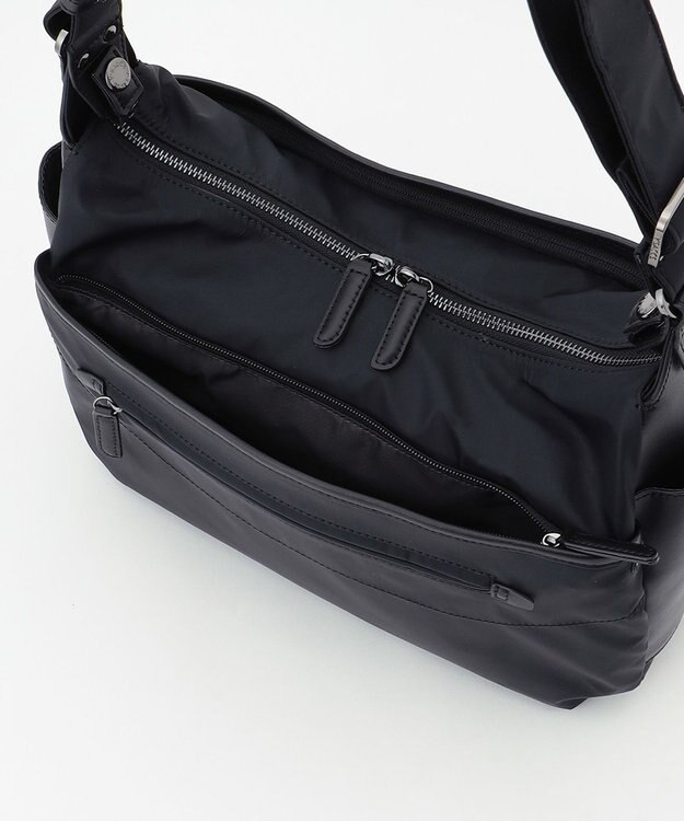 Y'SACCS 【ナイロンタフタ×リサイクルレザー】デイリーショルダー　Mサイズ ブラック