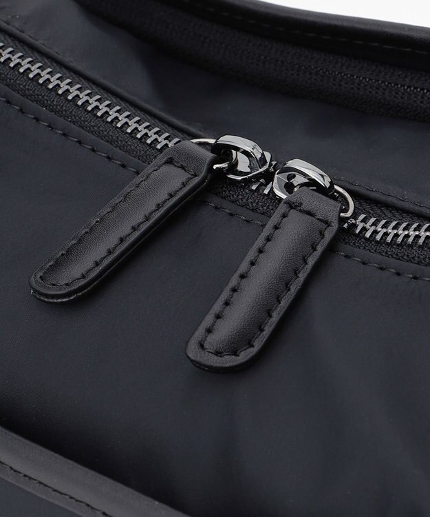 Y'SACCS 【ナイロンタフタ×リサイクルレザー】デイリーショルダー　Mサイズ ブラック