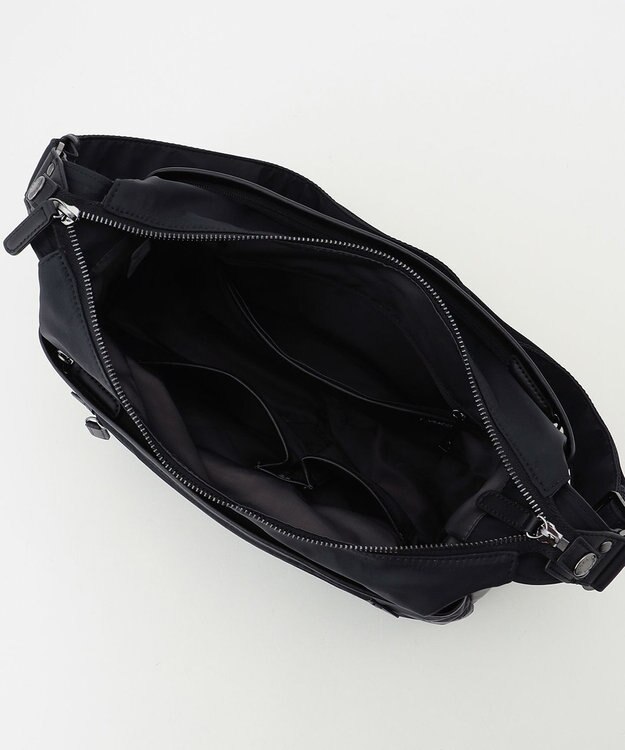 Y'SACCS 【ナイロンタフタ×リサイクルレザー】デイリーショルダー　Mサイズ ブラック