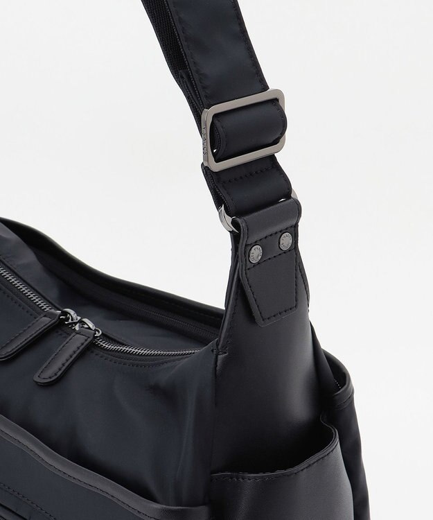 Y'SACCS 【ナイロンタフタ×リサイクルレザー】デイリーショルダー　Mサイズ ブラック