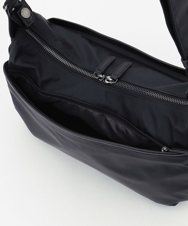 Y'SACCS 【ナイロンタフタ×リサイクルレザー】デイリーショルダー　Mサイズ ブラック