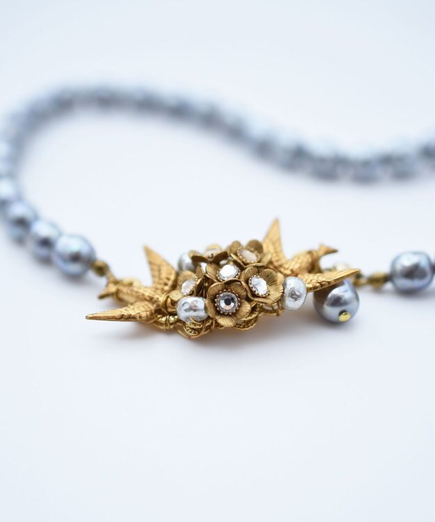 monshiro 【ガラスパール/スワロフスキー】ハナビワトトリショート ネックレス シルバーグレー