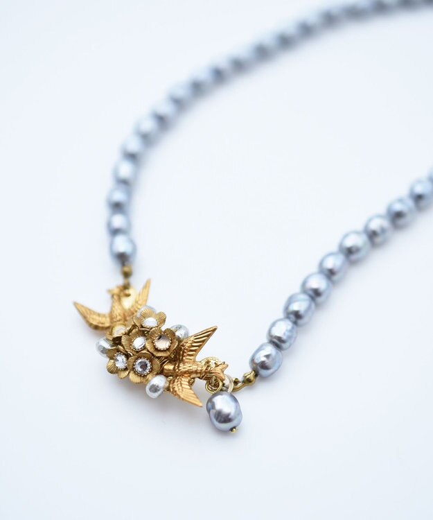 monshiro 【ガラスパール/スワロフスキー】ハナビワトトリショート ネックレス シルバーグレー