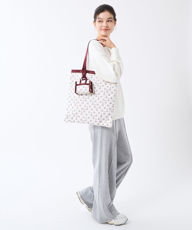LeSportsac MICRO WEEKENDER CHARM/カップケーキディライト カップケーキディライト