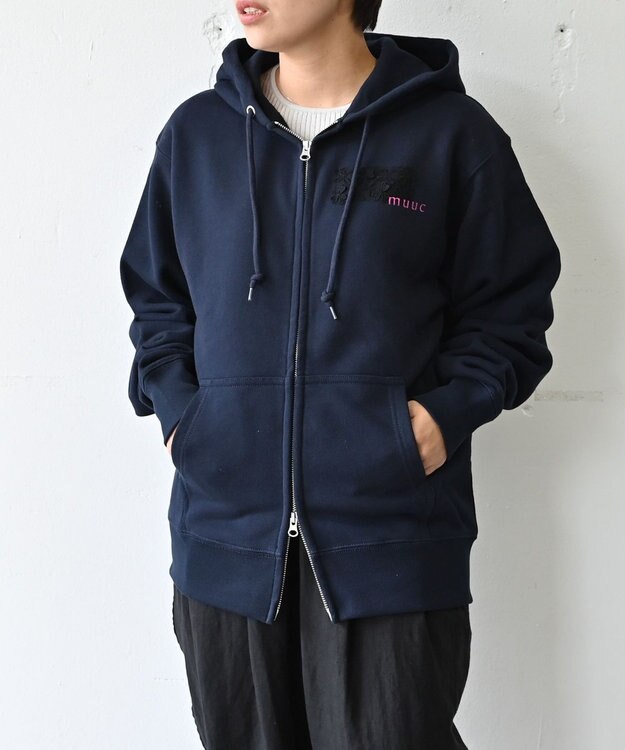 muuc 〈コットン100% 12.7オンス生地＆裏面パイル〉花刺繍のWジップパーカー ネイビー