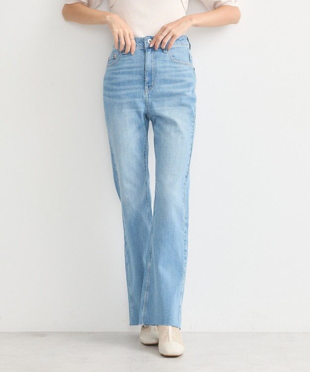 earth music&ecology セルフカットフレアデニムパンツ Light Indigo