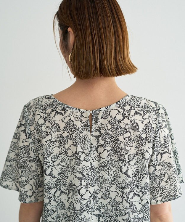 YECCA VECCA ラインフルーツ柄ラッフルブラウス Black