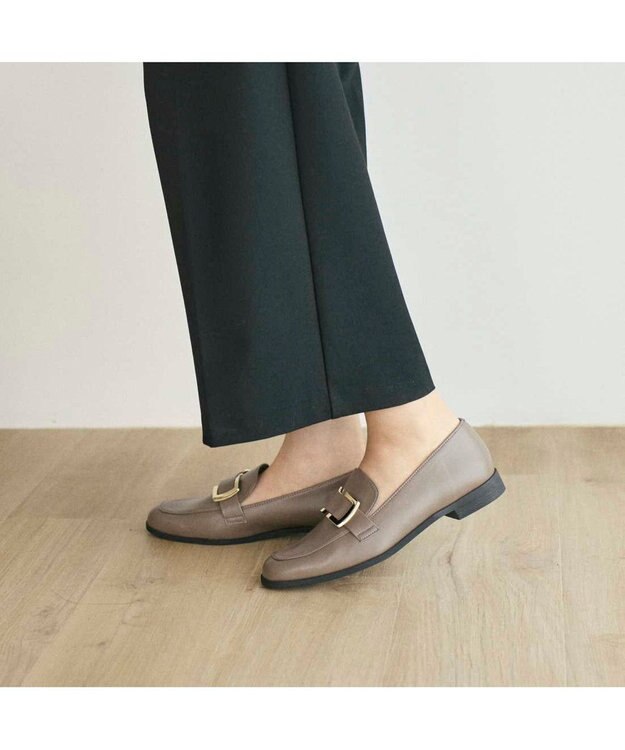 MODE ET JACOMO <carino>【レイン対応】バックルソフトスクエアトゥローファー オーク