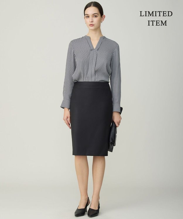 ICB L 【新色追加・WEB限定】BackSatinAmunzen キーネックブラウス モノクロミックス柄系