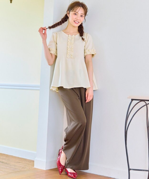 Feroux 【洗える】フリルデザインペプラムニットトップス アイボリー系