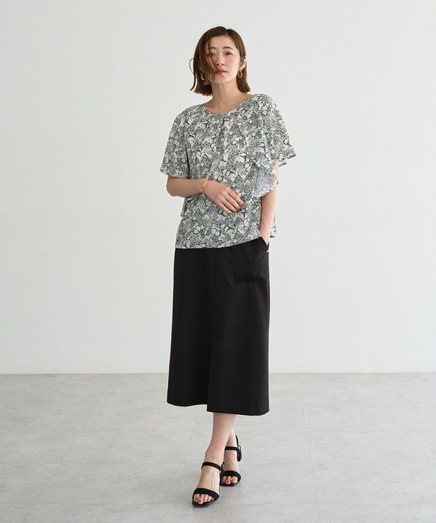 YECCA VECCA ラインフルーツ柄ラッフルブラウス Black