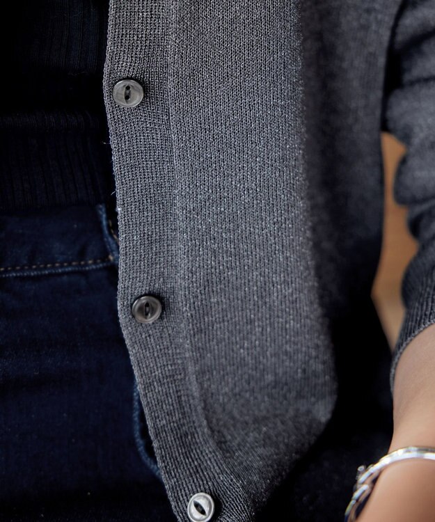 Tiaclasse L Vネックラメニットシアーカーディガン チャコールグレー