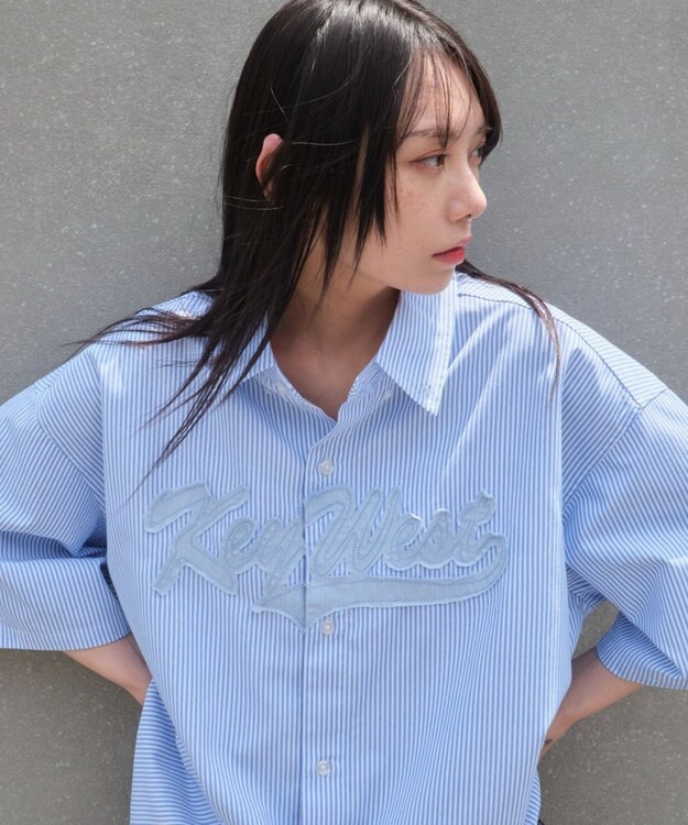 WEGO 【ユニセックス着用ITEM】オックスフォードダメージアップリケシャツ（SS） ブルーストライプ