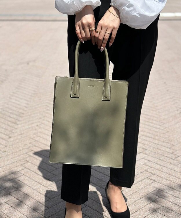 LA BAGAGERIE 【MONICA】アコーディオンスクエアトートM グレージュ