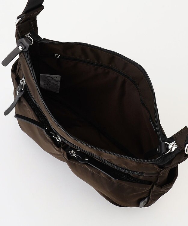 Y'SACCS トリプルポケットベーシックショルダー チョコ