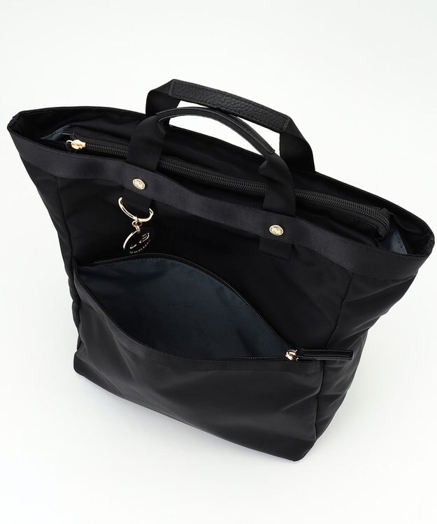 LA BAGAGERIE チャーム付き　ナイロンスクエアリュック ブラック