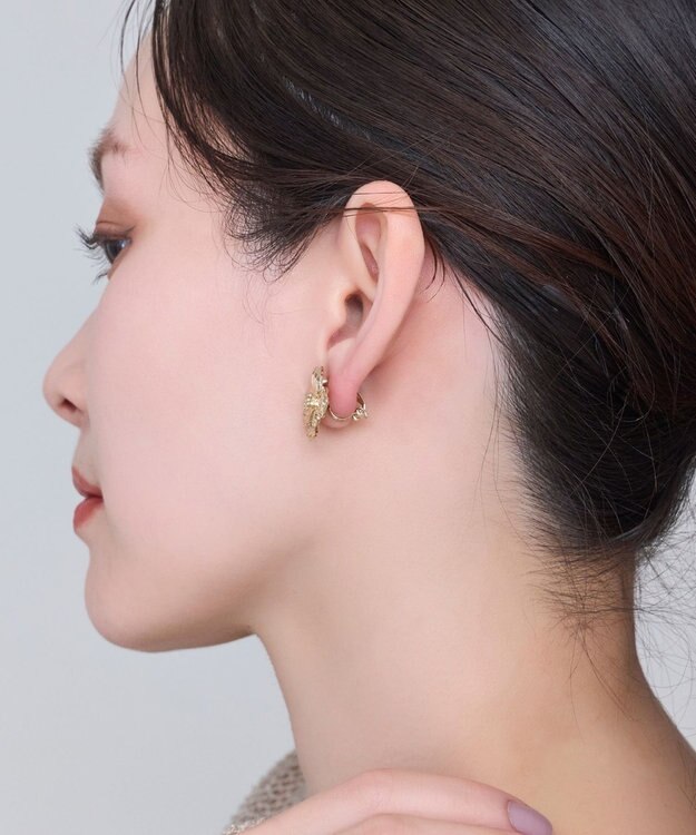 Phoebe フレグラントフラワーメタルイヤリング ゴールド