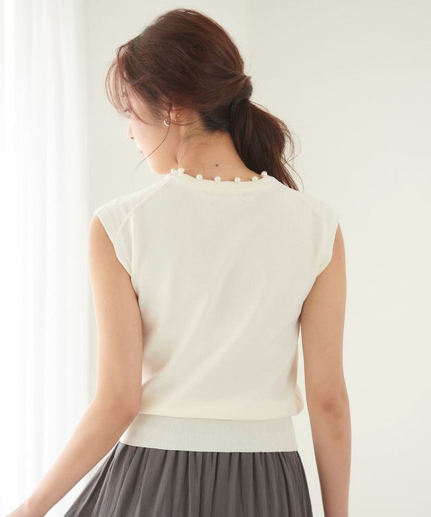 Feroux 【接触冷感】パール付きノースリーブ ニット ホワイト系