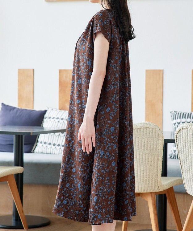 Tiaclasse L ボタニカル柄シャツワンピース ブラウン