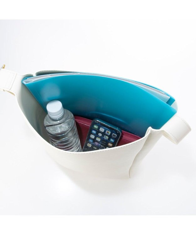 UNBILLION カシュカシュ cachecache / アシンメトリーバックル付きホーボーバッグ アイボリー