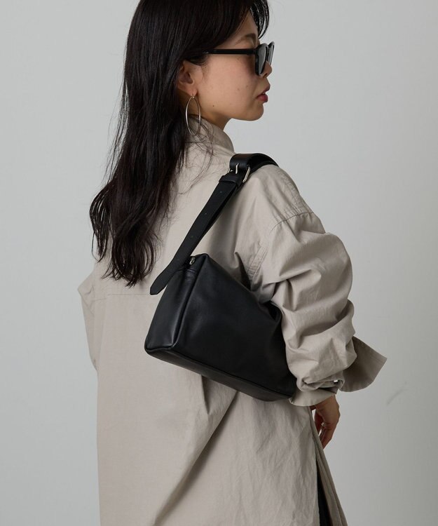 russet 【2025AW新作】レザースクエアショルダーバッグ(CE-1575) Black