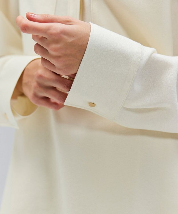 BEIGE， 【VERY NaVY12月号掲載】TERNES / ビックポケットプルオーバーウールブラウス Bone