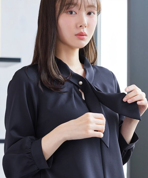 Tiaclasse L 取り外しパール付きボウタイブラウス ネイビー