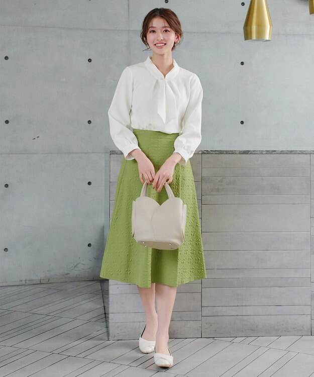 Tiaclasse L 取り外しパール付きボウタイブラウス オフホワイト